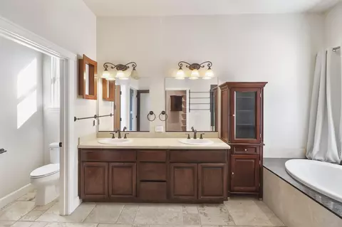 Bath - 1513 Brinn Dr, Redding, CA 96001 photo 2 of 3