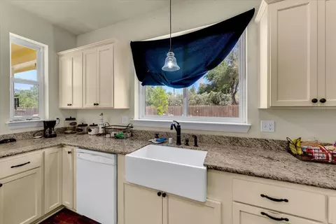 Kitchen - 12003 Counter Ln, Redding, CA 96003 photo 4 of 6