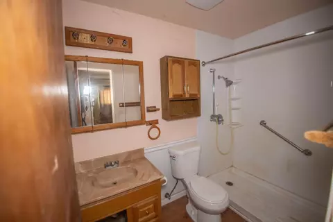 Bath - 8527 Patricia Dr, Redding, CA 96002 photo 2 of 2