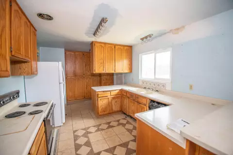Kitchen - 8527 Patricia Dr, Redding, CA 96002 photo 1 of 2