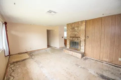 Living - 8527 Patricia Dr, Redding, CA 96002 photo 1 of 2