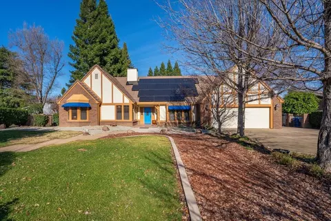 Exterior - 2850 Balaton Ave, Redding, CA 96001 photo 4 of 13
