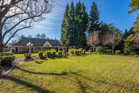Exterior - 2850 Balaton Ave, Redding, CA 96001 photo 11 of 13