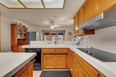 Kitchen - 2850 Balaton Ave, Redding, CA 96001 photo 4 of 5