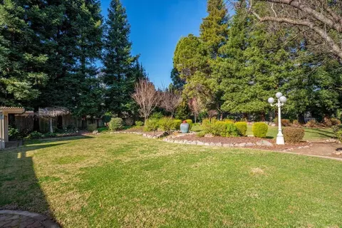 Exterior - 2850 Balaton Ave, Redding, CA 96001 photo 8 of 13
