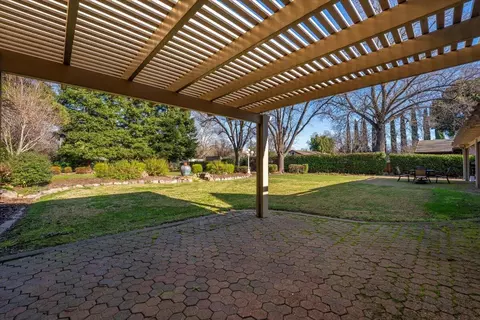 Exterior - 2850 Balaton Ave, Redding, CA 96001 photo 7 of 13
