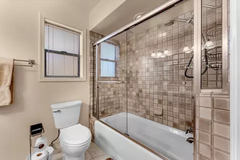 Bath - 2850 Balaton Ave, Redding, CA 96001 photo 5 of 5