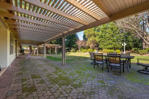 Exterior - 2850 Balaton Ave, Redding, CA 96001 photo 5 of 13