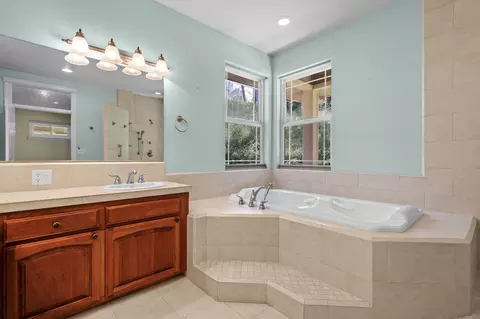 Bath - 11671 Mae Ln, Redding, CA 96003 photo 3 of 5