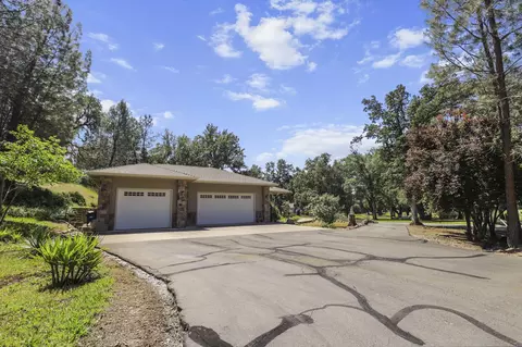 Exterior - 11671 Mae Ln, Redding, CA 96003 photo 8 of 10