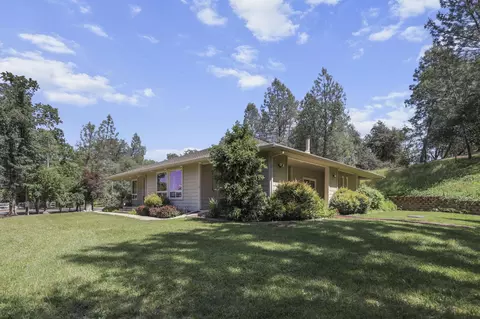 Exterior - 11671 Mae Ln, Redding, CA 96003 photo 7 of 10