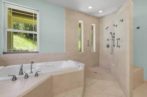 Bath - 11671 Mae Ln, Redding, CA 96003 photo 4 of 5