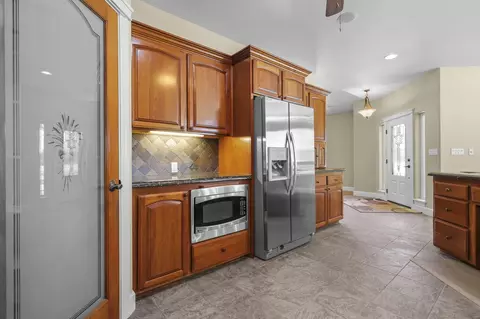 Kitchen - 11671 Mae Ln, Redding, CA 96003 photo 3 of 4