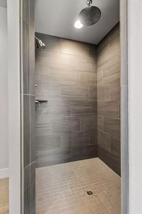 Bath - 3608 Evert Pl, Redding, CA 96002 photo 5 of 5