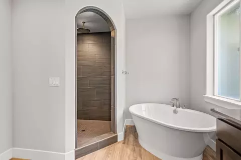Bath - 3608 Evert Pl, Redding, CA 96002 photo 4 of 5