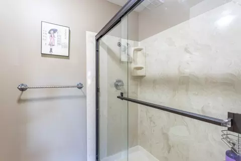 Bath - 1937 Bechelli Ln, Redding, CA 96002 photo 1 of 3