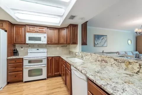 Kitchen - 1937 Bechelli Ln, Redding, CA 96002 photo 2 of 3