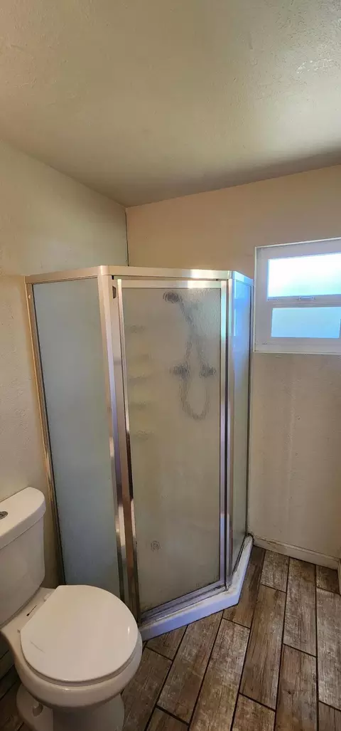 Bath - 2786 Regal Ave, Redding, CA 96002 photo 3 of 3