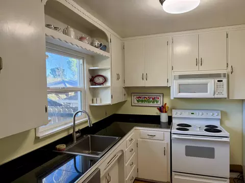 632 South St, Redding, CA 96001 photo 11