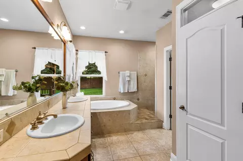 Bath - 2765 Madison River Dr, Redding, CA 96002 photo 1 of 2