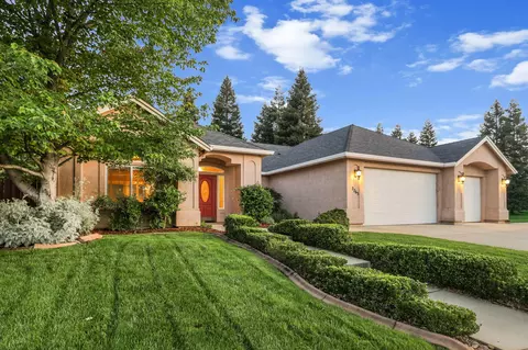 2765 Madison River Dr, Redding, CA 96002