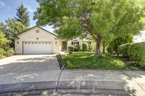 5878 Diamond Ridge Dr, Redding, CA 96003