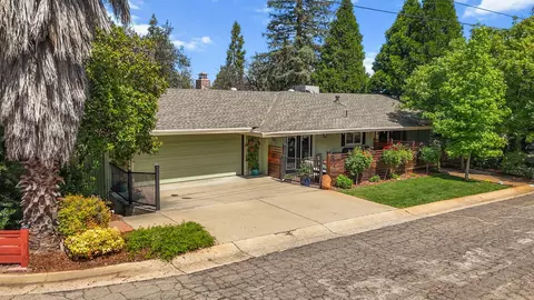 3640 Scenic Dr, Redding, CA 96001