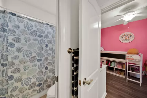 Bath - 4178 Sunflower Dr, Redding, CA 96001 photo 1 of 3
