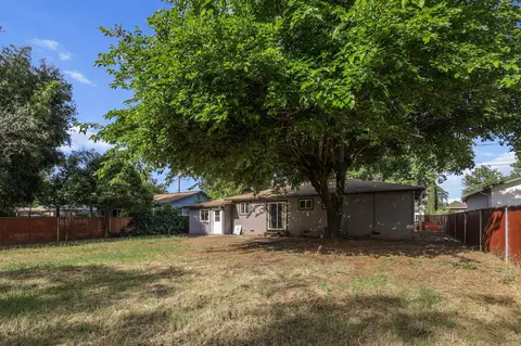 Exterior - 2843 Kenco Ave, Redding, CA 96002 photo 2 of 5