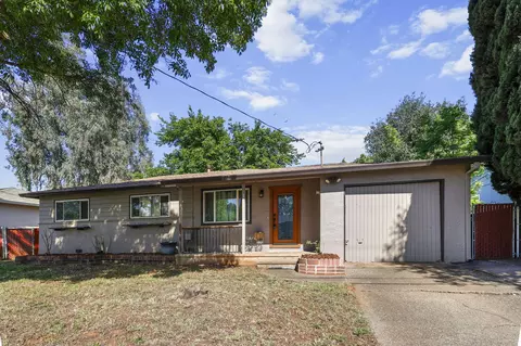 Exterior - 2843 Kenco Ave, Redding, CA 96002 photo 5 of 5