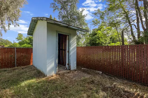 Exterior - 2843 Kenco Ave, Redding, CA 96002 photo 3 of 5