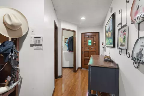 Entry Way - 3605 Tamarack Dr, Redding, CA 96003 photo 3 of 5
