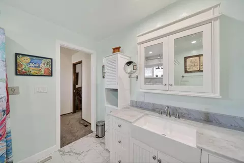 Bath - 3605 Tamarack Dr, Redding, CA 96003 photo 2 of 4
