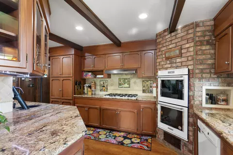 Kitchen - 3605 Tamarack Dr, Redding, CA 96003 photo 3 of 4