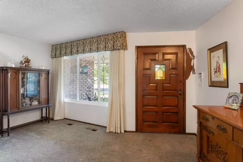 Entry Way - 3605 Tamarack Dr, Redding, CA 96003 photo 2 of 5