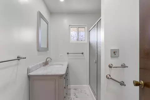 Bath - 3605 Tamarack Dr, Redding, CA 96003 photo 3 of 4
