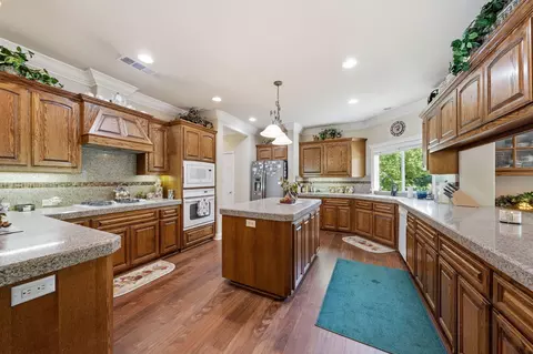 Kitchen - 19677 San Vincente Dr, Redding, CA 96003 photo 1 of 4