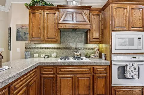 Kitchen - 19677 San Vincente Dr, Redding, CA 96003 photo 2 of 4