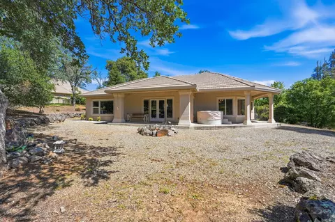 Exterior - 19677 San Vincente Dr, Redding, CA 96003 photo 9 of 13