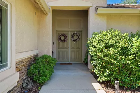 Entry Way - 19677 San Vincente Dr, Redding, CA 96003 photo 1 of 2