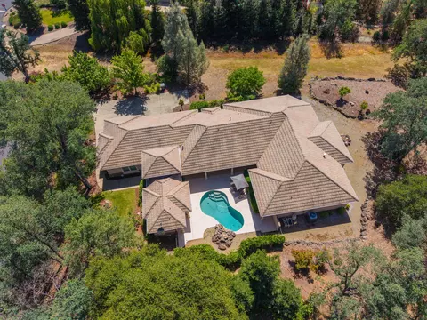 View/Area - 19677 San Vincente Dr, Redding, CA 96003 photo 4 of 5