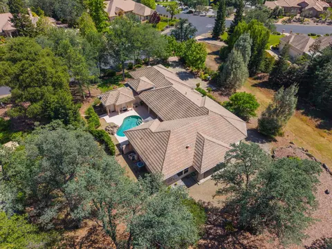 View/Area - 19677 San Vincente Dr, Redding, CA 96003 photo 3 of 5