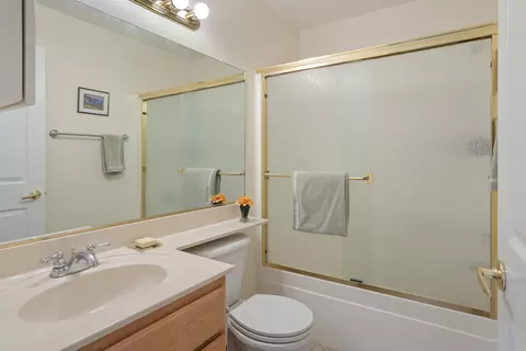 Bath - 282 Buckhorn Walk, Redding, CA 96003 photo 2 of 2