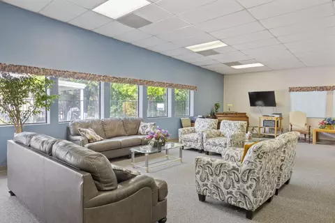 Living - 282 Buckhorn Walk, Redding, CA 96003 photo 2 of 2