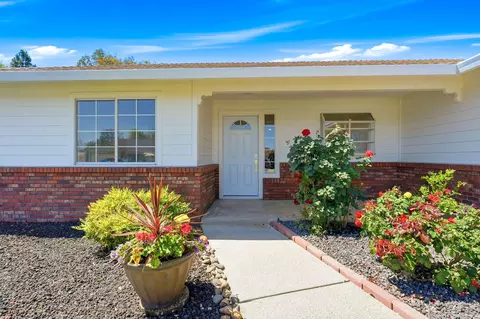 4338 Blazingwood Dr, Redding, CA 96001