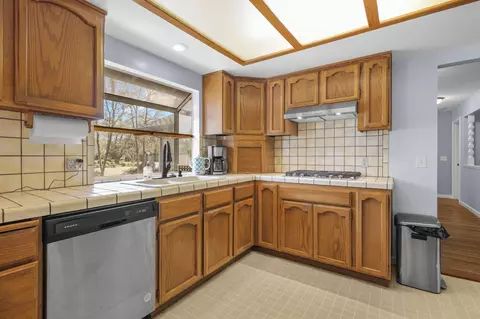 Kitchen - 4646 Alta Camino Dr, Redding, CA 96002 photo 2 of 2