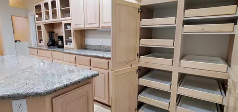 Kitchen - 558 Fair Hill Dr, Redding, CA 96003 photo 10 of 13