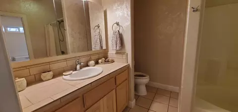 Bath - 558 Fair Hill Dr, Redding, CA 96003 photo 16 of 22