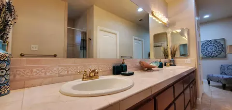 Bath - 558 Fair Hill Dr, Redding, CA 96003 photo 1 of 22