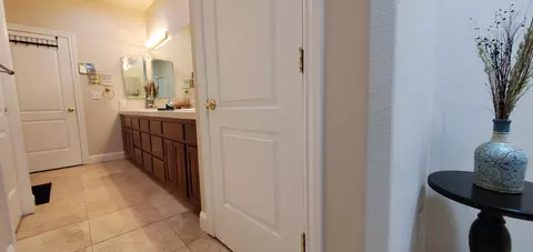 Entry Way - 558 Fair Hill Dr, Redding, CA 96003 photo 5 of 5